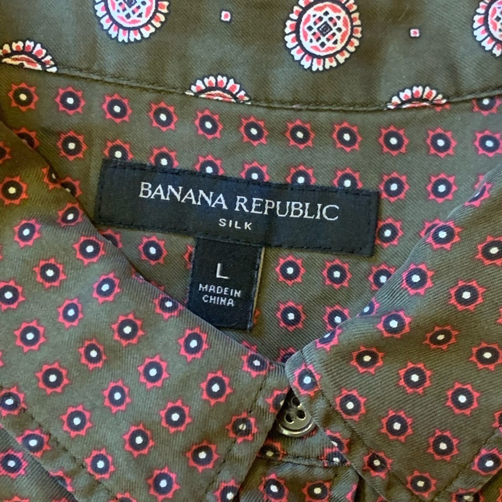 Banana Republic button up blouse women’s large olive green red white 100% Silk - Picture 2 of 9